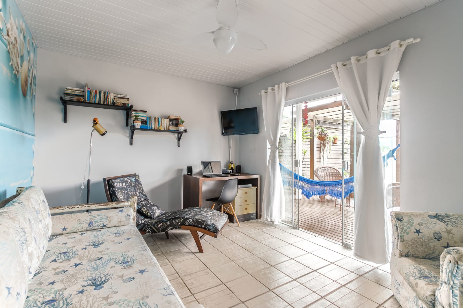 Balneário Daniela Sala com sofá